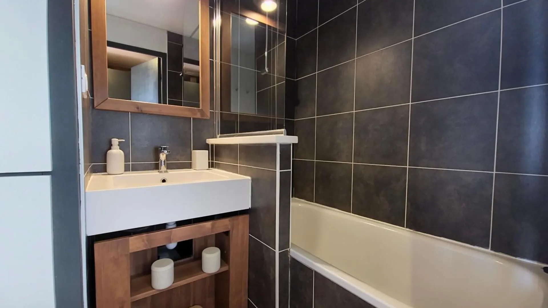 Appartement Ours Blanc - Welkeys Huez 0*,  France